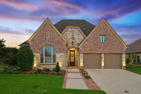 8801 Honeysuckle Dr, Lantana, TX 76226