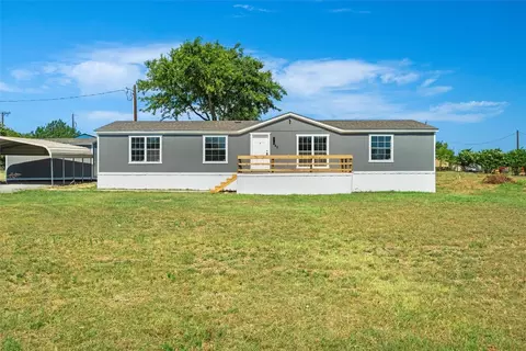 440 Strawberry Ln, Rhome, TX 76078