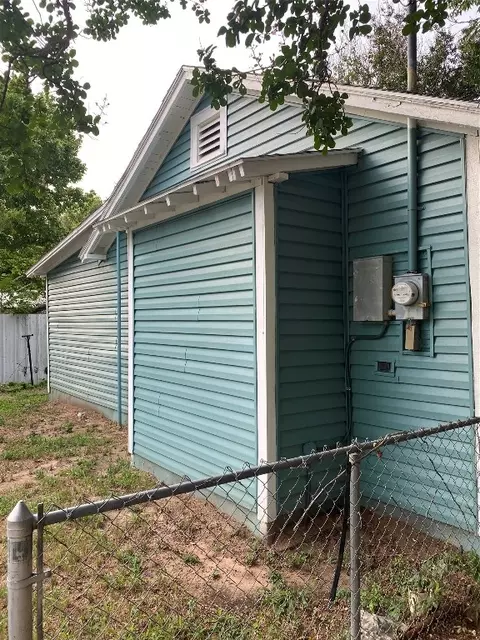 Exterior - 308 N Pine St, Comanche, TX 76442 photo 6 of 6