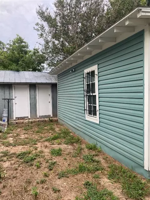 Exterior - 308 N Pine St, Comanche, TX 76442 photo 5 of 6