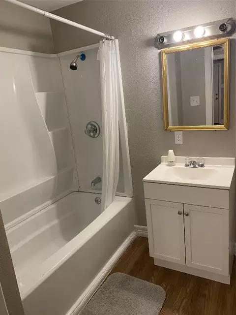 Bath - 308 N Pine St, Comanche, TX 76442 photo 1 of 2