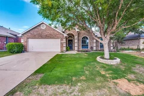 2013 Crestlake Dr, Little Elm, TX 75068