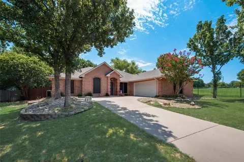 404 Glenbrook Dr, Kennedale, TX 76060