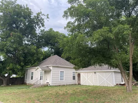 505 N Ross St, Comanche, TX 76442