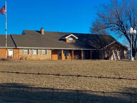 1235 N 4255 Rd, Hugo, OK 74743