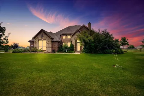 2077 Riverside Dr, Kaufman, TX 75142