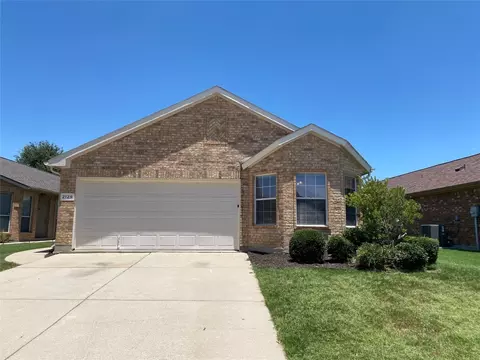 2129 Charmion Ln, Fort Worth, TX 76131