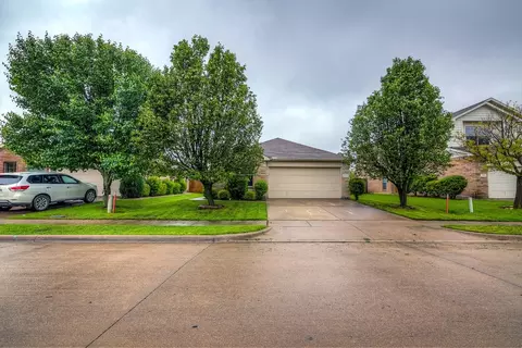 1249 Cottonwood Dr, Crowley, TX 76036