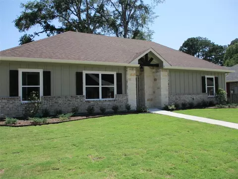 162 Pine St, Emory, TX 75440