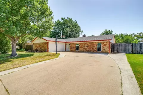 7520 Red Oak St, North Richland Hills, TX 76182