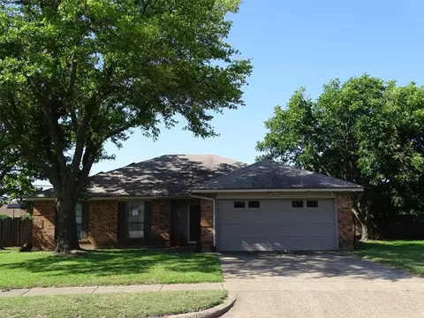 815 Larue Dr, Cedar Hill, TX 75104