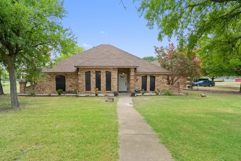 100 High Ridge Ct, Ovilla, TX 75154