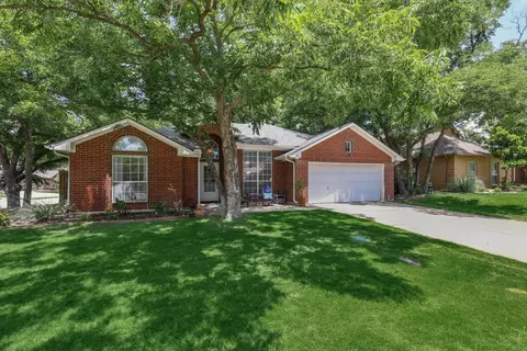 411 Sandra Dr, Lewisville, TX 75057