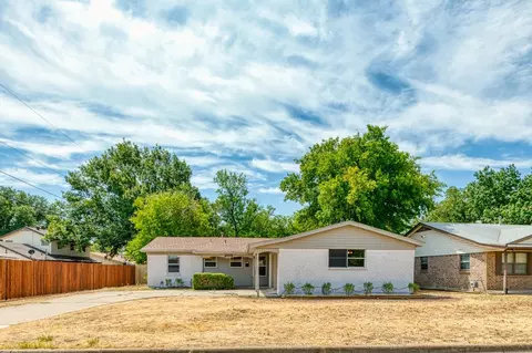 205 Palomino Dr, Saginaw, TX 76179