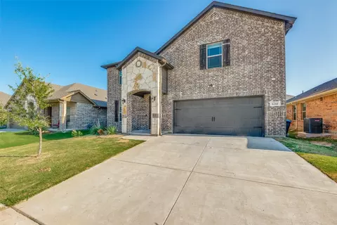 6244 Red Falcon Dr, Fort Worth, TX 76179
