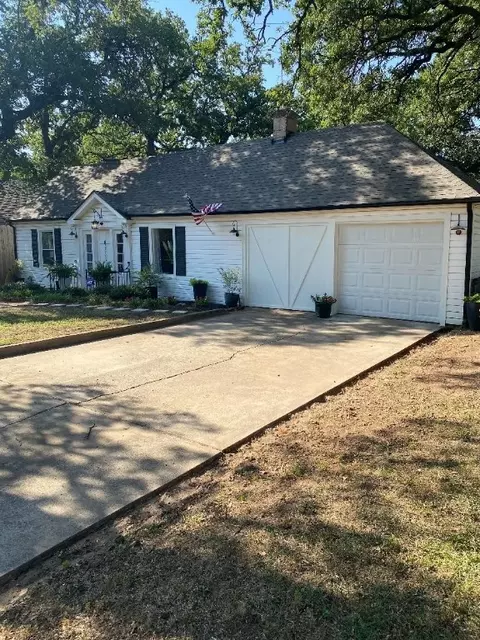 2216 Lotus Ave, Fort Worth, TX 76111