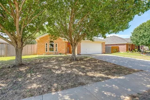 1133 Whispering Mdws, Crowley, TX 76036