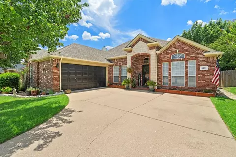 5208 Bay View Dr, Fort Worth, TX 76244