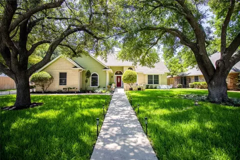 9008 Westwood Shores Dr, Fort Worth, TX 76179