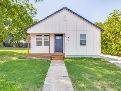 212 Hall St, Whitesboro, TX 76273