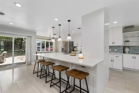 1204 Redbud Dr, Arlington, TX 76012