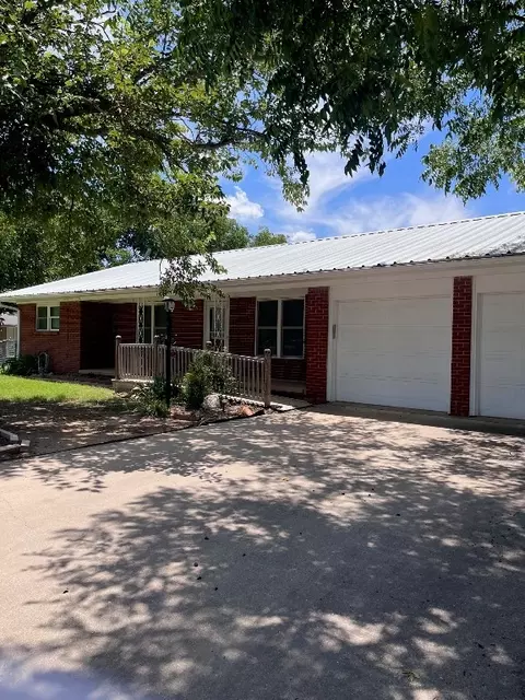 506 Cedar St, Clyde, TX 79510