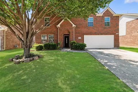 2815 Atrium Dr, Grand Prairie, TX 75052