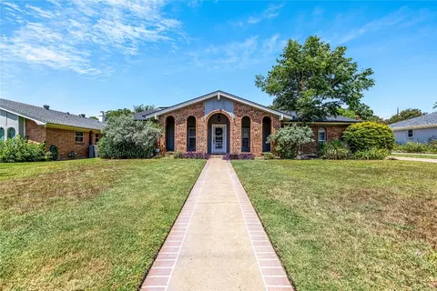 1721 Cynthia Ln, Hurst, TX 76054