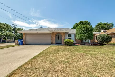512 Balsam Dr, Euless, TX 76039