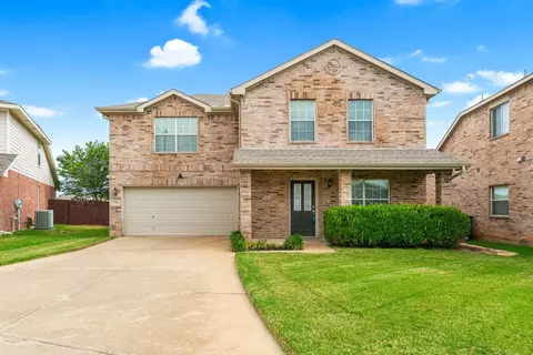 1136 April Springs Dr, Fort Worth, TX 76134