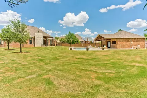 1349 Whisper Willows Dr, Haslet, TX 76052