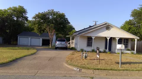8204 Kender Ln, White Settlement, TX 76108