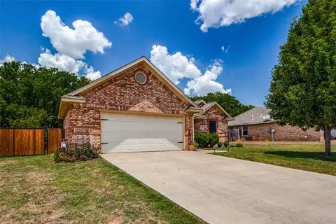 127 N Point Dr, Krum, TX 76249