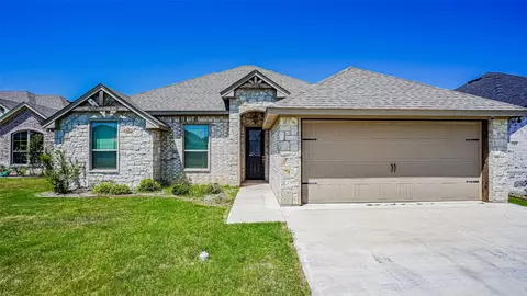 3304 Arrow Creek Dr, Granbury, TX 76049