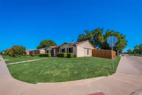 8010 Woodside Rd, Rowlett, TX 75088