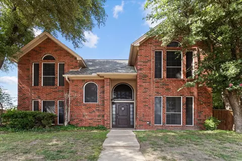 831 Greenridge Dr, Arlington, TX 76017