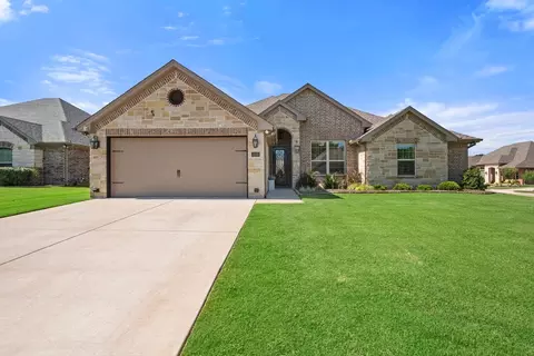 2050 Clive Dr, Granbury, TX 76048