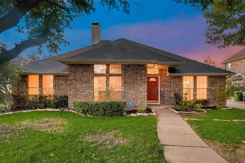 512 Springhill Dr, Hurst, TX 76054