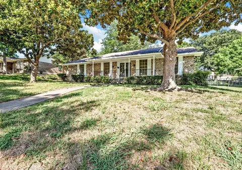 809 Misty Glen Dr, Desoto, TX 75115