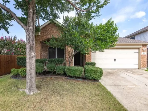 1111 Blue Jay Dr, Aubrey, TX 76227