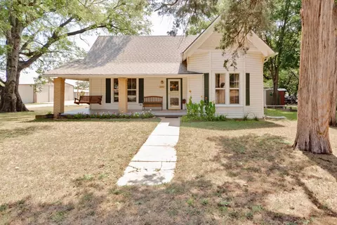 201 S Allen St, Boyd, TX 76023