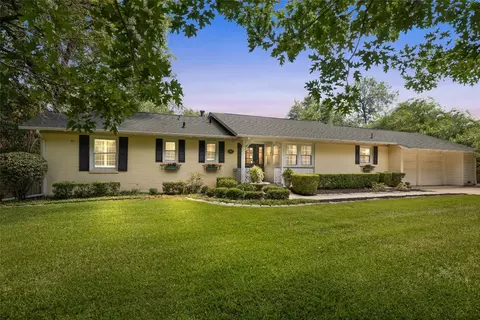 961 Meadow Oaks Dr, Arlington, TX 76010