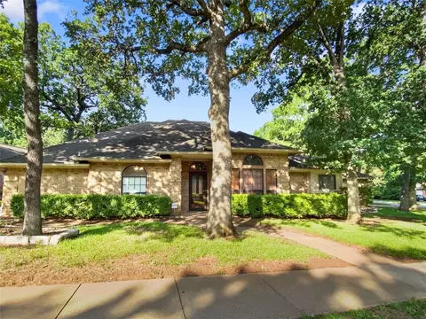 5200 Caliente Dr, Arlington, TX 76017
