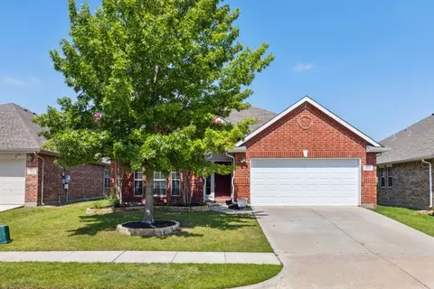 1119 Red Robin Dr, Aubrey, TX 76227