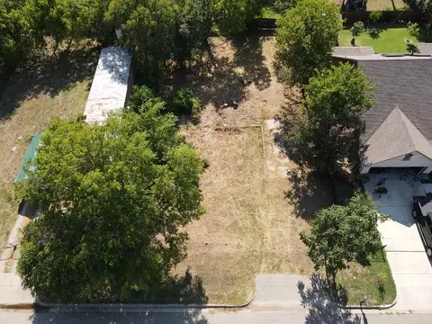 4933 Mobile Dr, Fort Worth, TX 76137