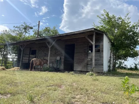 9332 Gregory Rd, Sanger, TX 76266 photo 3