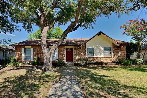 3011 Scott Mill Rd, Carrollton, TX 75007
