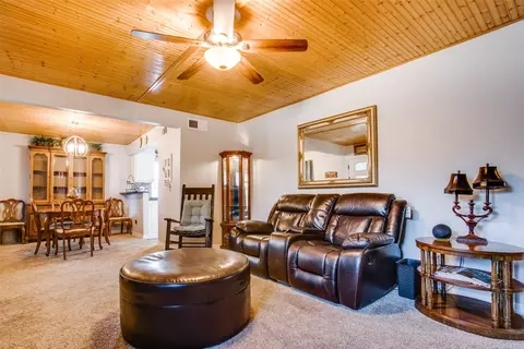 2540 Prichard Ln, Dallas, TX 75227