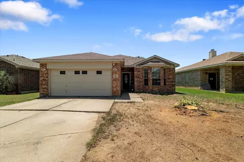 1012 Mckavett Dr, Fort Worth, TX 76140
