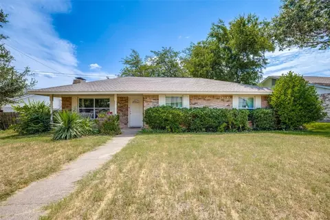 7216 Coach Light Rd, Dallas, TX 75237
